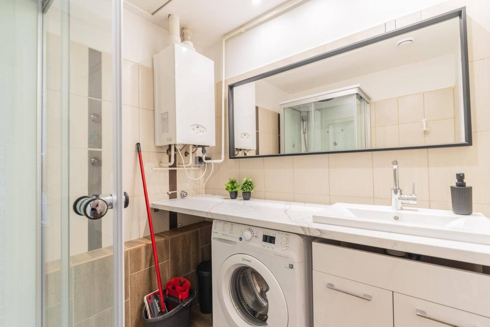 Cozy On The Andrassy Fashion St Apartment Budapest