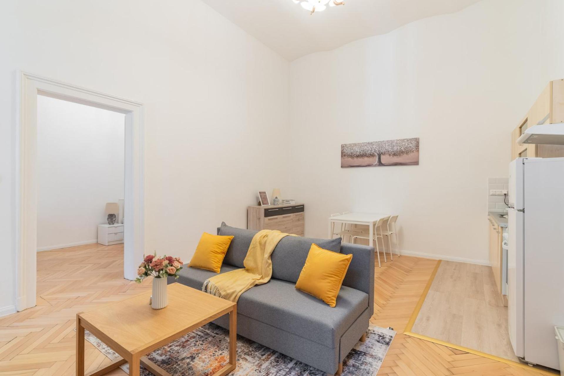Cozy On The Andrassy Fashion St Apartment Budapest