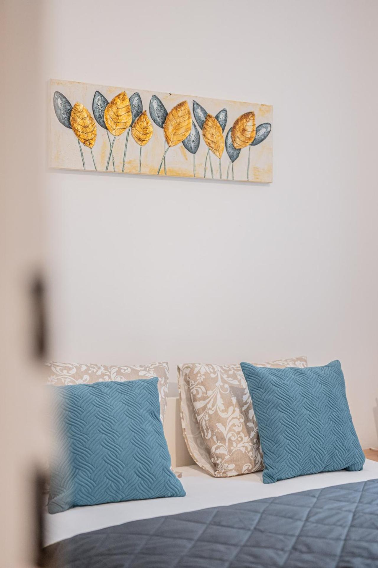 Cozy On The Andrassy Fashion St Apartment Budapest