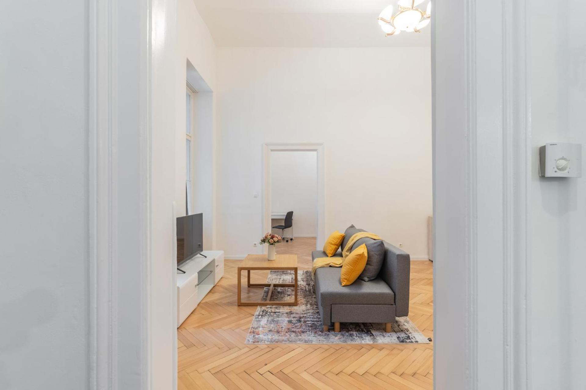 Cozy On The Andrassy Fashion St